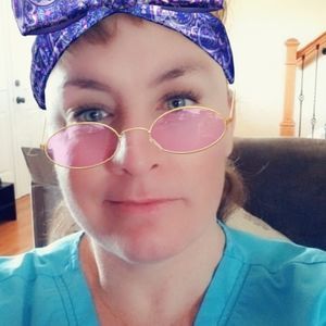 Meet your Posher, Dee